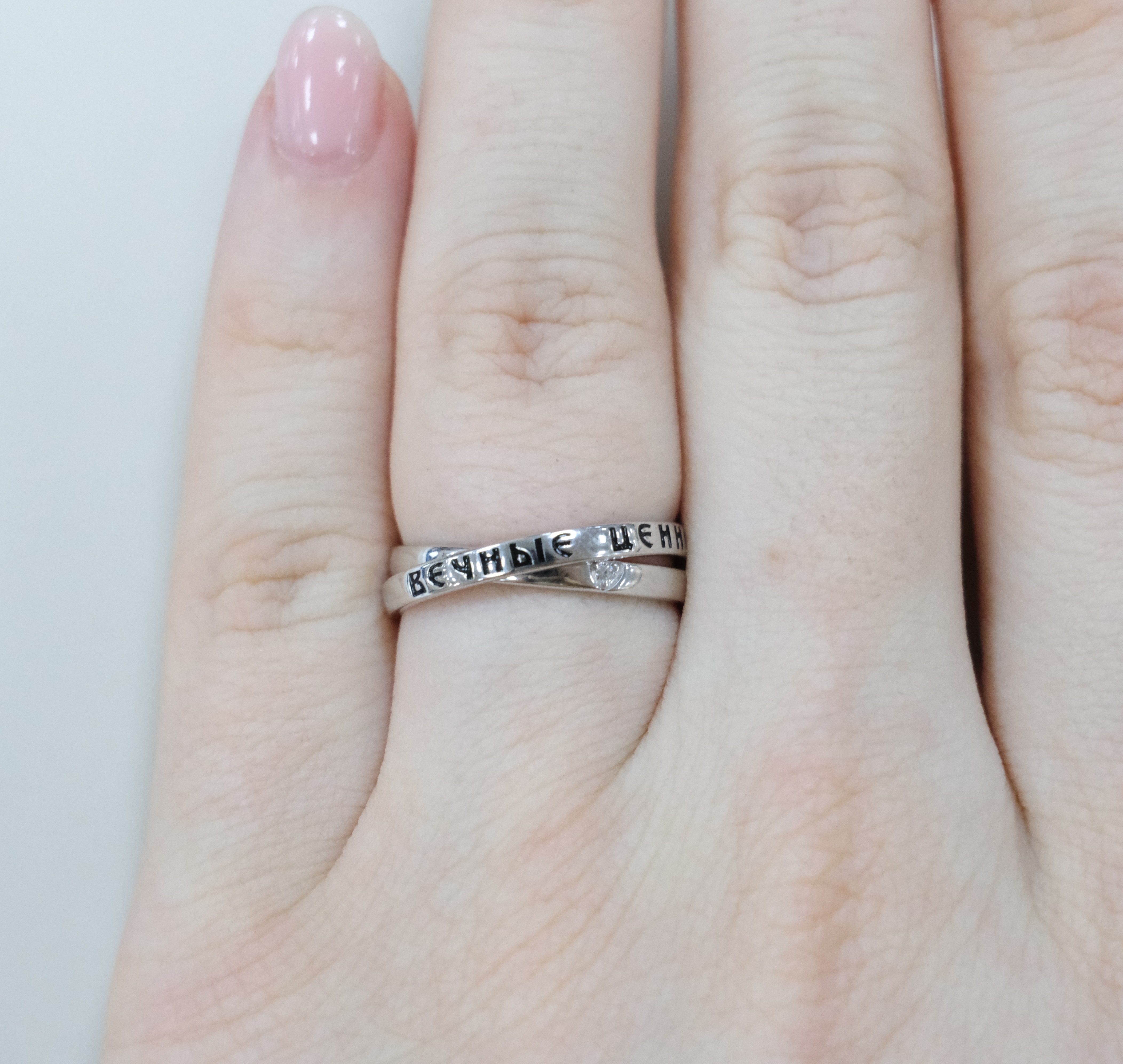 Серебряное кольцо с эмалью "Вечные ценности"